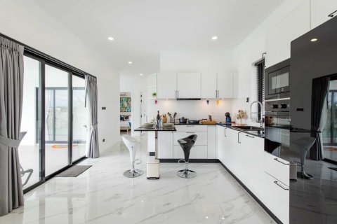 Chalet de 3 dormitorios en Hua Hin, Tailandia № 166564 - foto 30