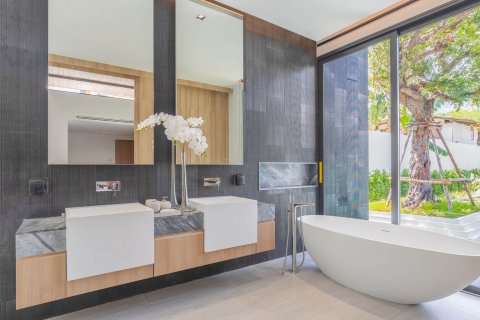 Chalet de 4 dormitorios en Bang Tao, Tailandia № 74324 - foto 5