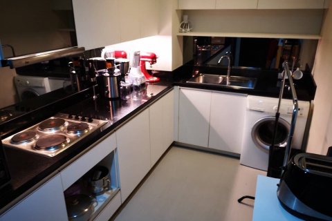 Condominio de 2 dormitorios en Phra Khanong, Bangkok, Tailandia № 143925 - foto 8