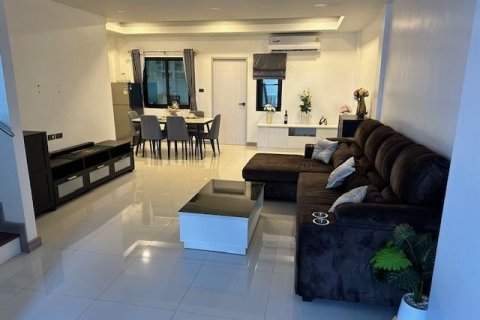 Townhouse in Pattaya, Thailand 2 bedrooms № 171590 - photo 2