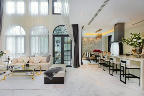 House in Bangkok, Thailand 4 bedrooms № 180688