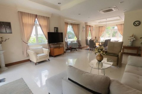 Casa de 4 dormitorios en Suan Luang, Bangkok, Tailandia № 172773 - foto 4