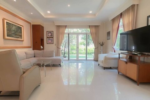 Casa de 4 dormitorios en Suan Luang, Bangkok, Tailandia № 172773 - foto 3