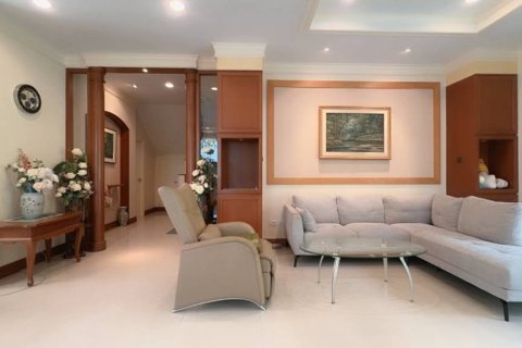 Casa de 4 dormitorios en Suan Luang, Bangkok, Tailandia № 172773 - foto 5