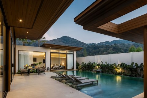 Chalet de 4 dormitorios en Phuket, Tailandia № 166199 - foto 9