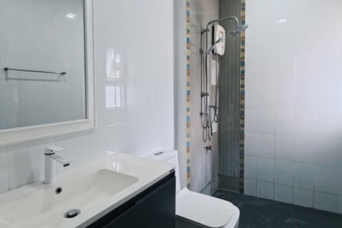 Casa de 4 dormitorios en Nonthaburi, Tailandia № 148440 - foto 13