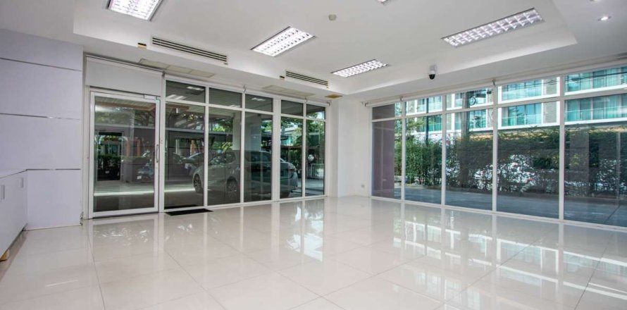 Local comercial 97 m2 en Chiang Mai, Tailandia № 183021