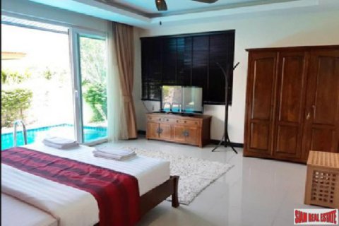 Chalet de 4 dormitorios en Pattaya, Tailandia № 202892 - foto 3