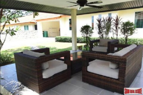 Chalet de 4 dormitorios en Pattaya, Tailandia № 202892 - foto 5