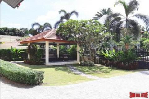 Chalet de 4 dormitorios en Pattaya, Tailandia № 202892 - foto 4