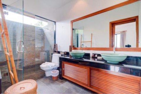 Chalet de 3 dormitorios en Surat Thani, Tailandia № 202897 - foto 4