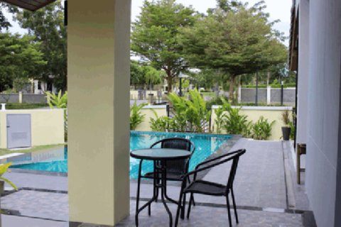 Chalet de 2 dormitorios en Pattaya, Tailandia № 202891 - foto 3