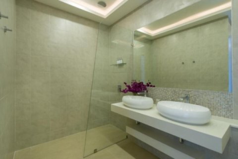 Chalet de 4 dormitorios en Surat Thani, Tailandia № 202896 - foto 4
