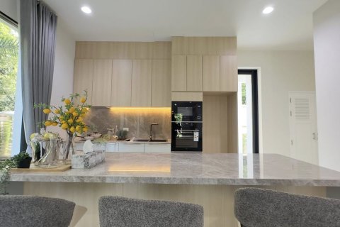 Casa de 4 dormitorios en Pattaya, Tailandia № 116809 - foto 9