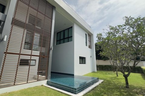 Casa de 4 dormitorios en Pattaya, Tailandia № 116809 - foto 3