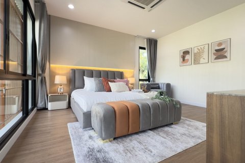 Casa de 4 dormitorios en Pattaya, Tailandia № 116809 - foto 18