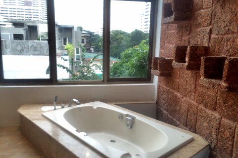Adosado de 3 dormitorios en Bangkok, Tailandia № 143469 - foto 5