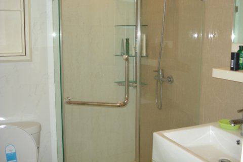 Condo in Bangkok, Thailand, 2 bedrooms № 143467 - photo 11