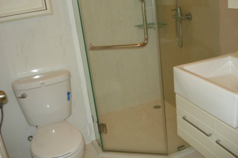 Condo in Bangkok, Thailand, 2 bedrooms № 143467 - photo 10