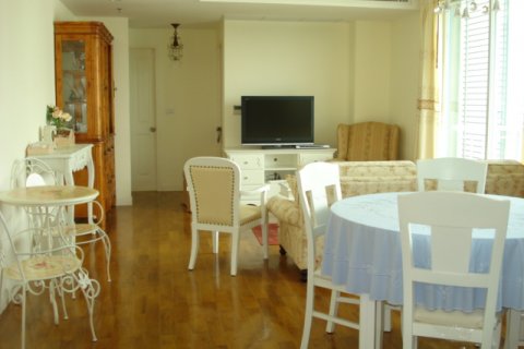 Condo in Bangkok, Thailand, 2 bedrooms № 143467 - photo 6