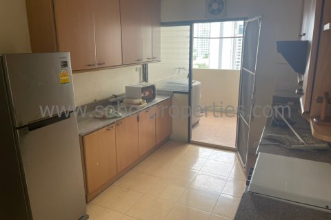 Condominio de 2 dormitorios en Bangkok, Tailandia № 143470 - foto 12