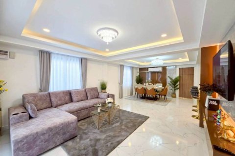 Chalet de 5 dormitorios en Pattaya, Tailandia № 172856 - foto 2
