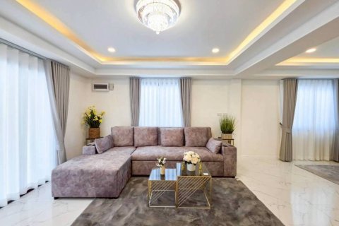 Chalet de 5 dormitorios en Pattaya, Tailandia № 172856 - foto 3