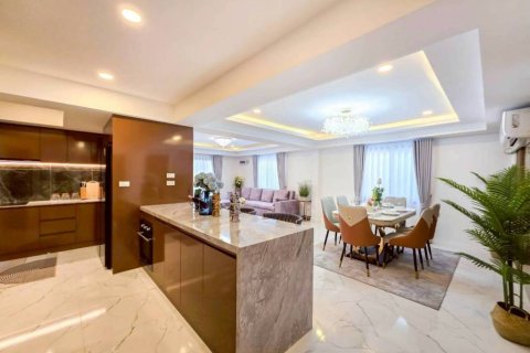 Chalet de 5 dormitorios en Pattaya, Tailandia № 172856 - foto 6