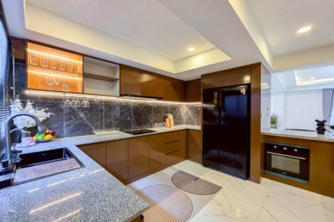 Chalet de 5 dormitorios en Pattaya, Tailandia № 172856 - foto 8