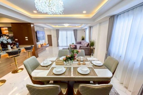 Chalet de 5 dormitorios en Pattaya, Tailandia № 172856 - foto 5