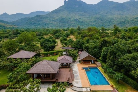 Villa in Sam Roi Yot, Thailand 4 Schlafzimmer № 168648 - Foto 2