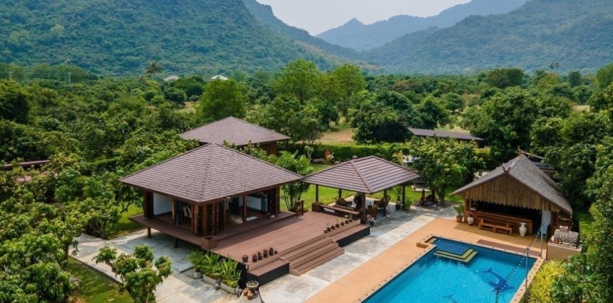 Villa in Sam Roi Yot, Thailand 4 Schlafzimmer № 168648
