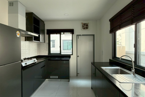 Haus in Bangkok, Thailand 4 Schlafzimmer № 190243 - Foto 8