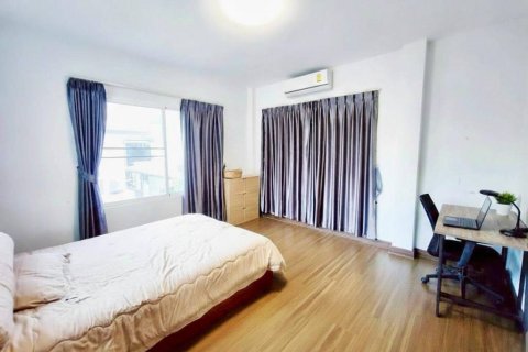 Casa de 3 dormitorios en Si Racha, Tailandia № 162719 - foto 6
