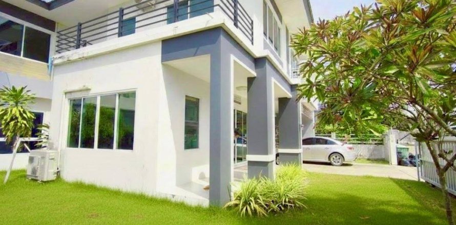 Casa de 3 dormitorios en Si Racha, Tailandia № 162719