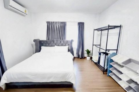 Casa de 3 dormitorios en Si Racha, Tailandia № 162719 - foto 5