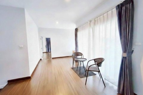 Casa de 3 dormitorios en Si Racha, Tailandia № 162719 - foto 4