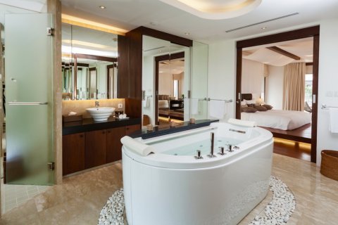 Casa de 5 dormitorios en Ko Kaeo, Tailandia № 181088 - foto 18