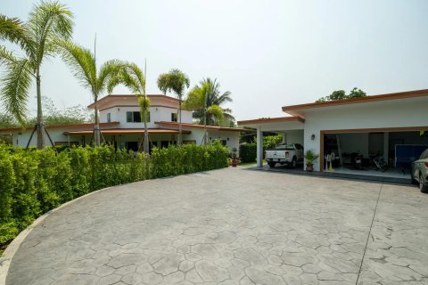 Villa in Chiang Mai, Thailand 4 bedrooms № 191297 - photo 24