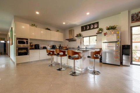 Villa in Chiang Mai, Thailand 4 bedrooms № 191297 - photo 12