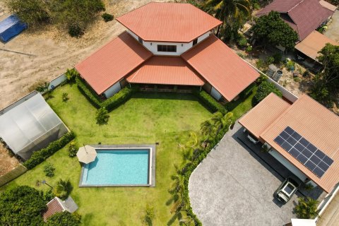Villa in Chiang Mai, Thailand 4 bedrooms № 191297 - photo 3