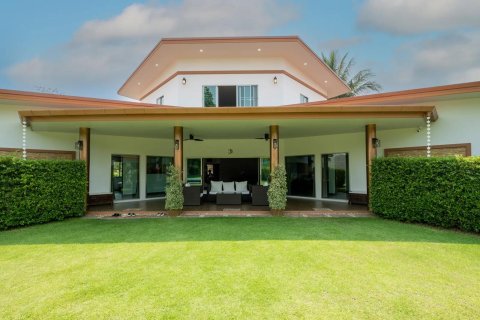 Villa in Chiang Mai, Thailand 4 bedrooms № 191297 - photo 6
