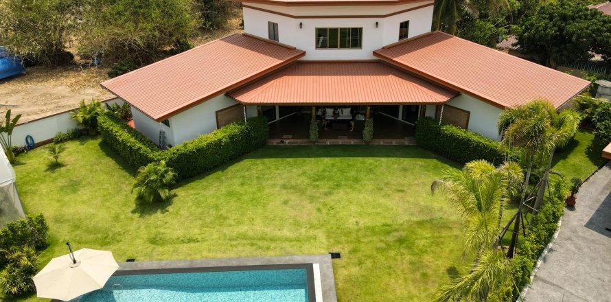 Villa in Chiang Mai, Thailand 4 bedrooms № 191297