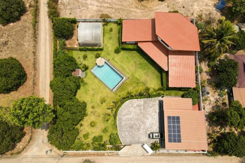 Villa in Chiang Mai, Thailand 4 bedrooms № 191297 - photo 4