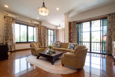 Villa in Chiang Mai, Thailand 4 bedrooms № 191296 - photo 18