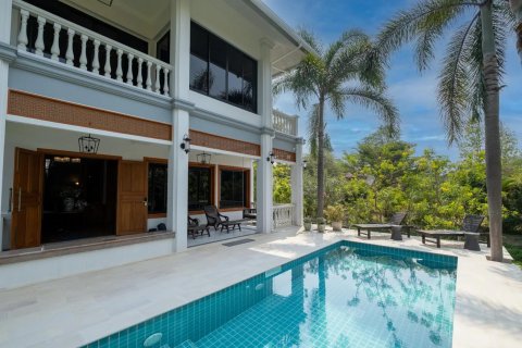 Villa in Chiang Mai, Thailand 4 bedrooms № 191296 - photo 2