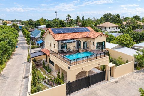 Casa de 4 dormitorios en Pattaya, Tailandia № 234099