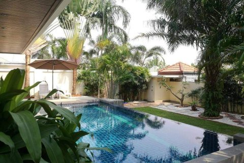 Casa de 4 dormitorios en Pattaya, Tailandia № 157649 - foto 15