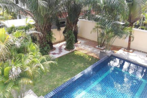 Casa de 4 dormitorios en Pattaya, Tailandia № 157649 - foto 11
