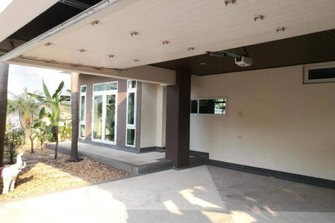 Casa de 4 dormitorios en Pattaya, Tailandia № 157649 - foto 6